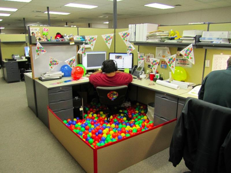 Brthday-Party-Office-Cubicle-Decoration-Ideas-Big-Man-On-Office-Chair